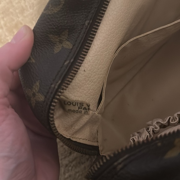 LV Monogram Trousse Toilette 28 - Picture 7 of 7